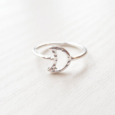 CRESCENT MOON OUTLINE RING