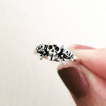 Load image into Gallery viewer, STERLING SILVER SKULL &amp; ROSES RING