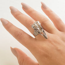 Load image into Gallery viewer, RAVEN SKULL RING