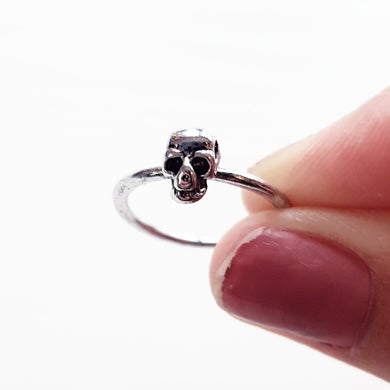 DAINTY SKULL RING