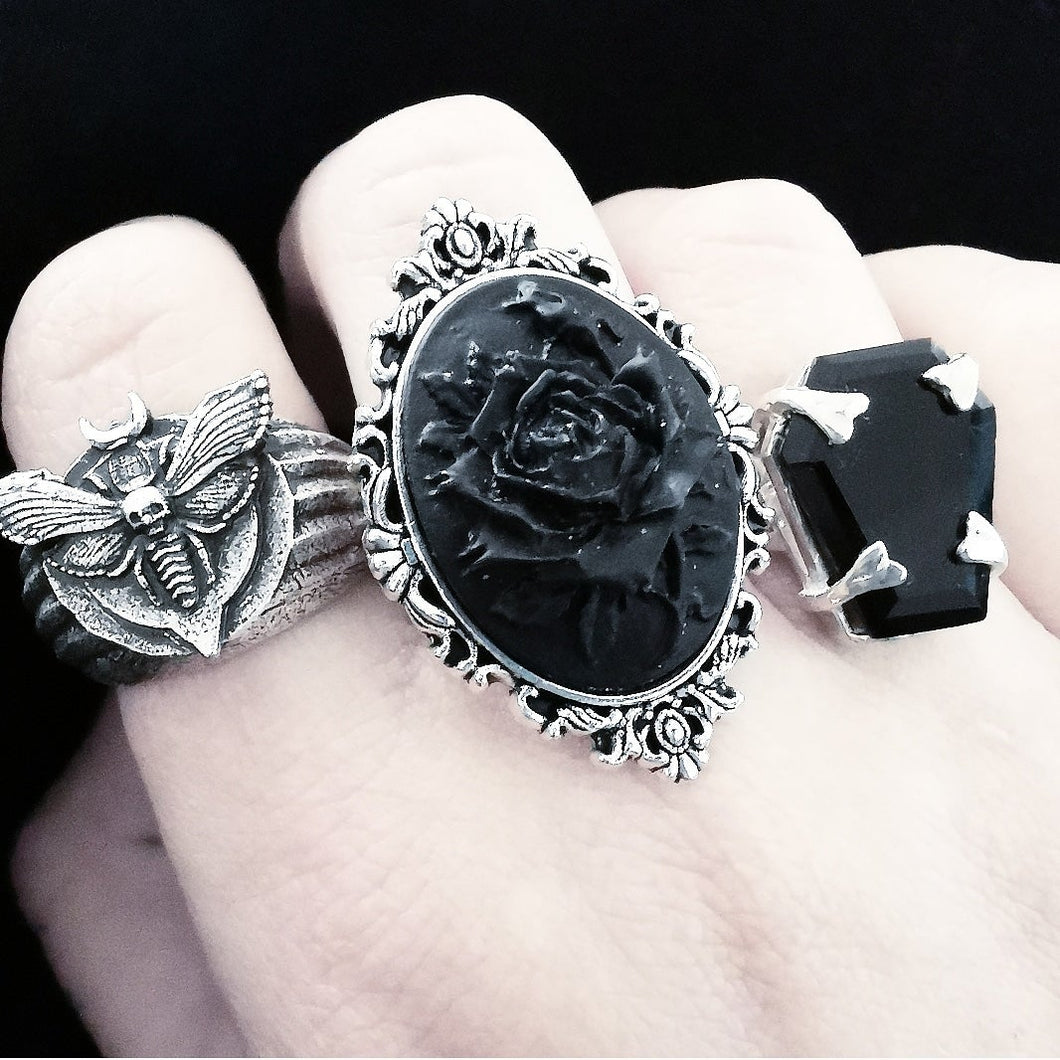 BLACK ENCHANTED ROSE RING