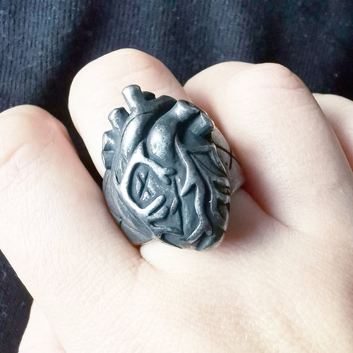 BLEEDING HEARTS RING