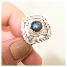 Load image into Gallery viewer, STERLING SILVER LABRADORITE AUBREY RING