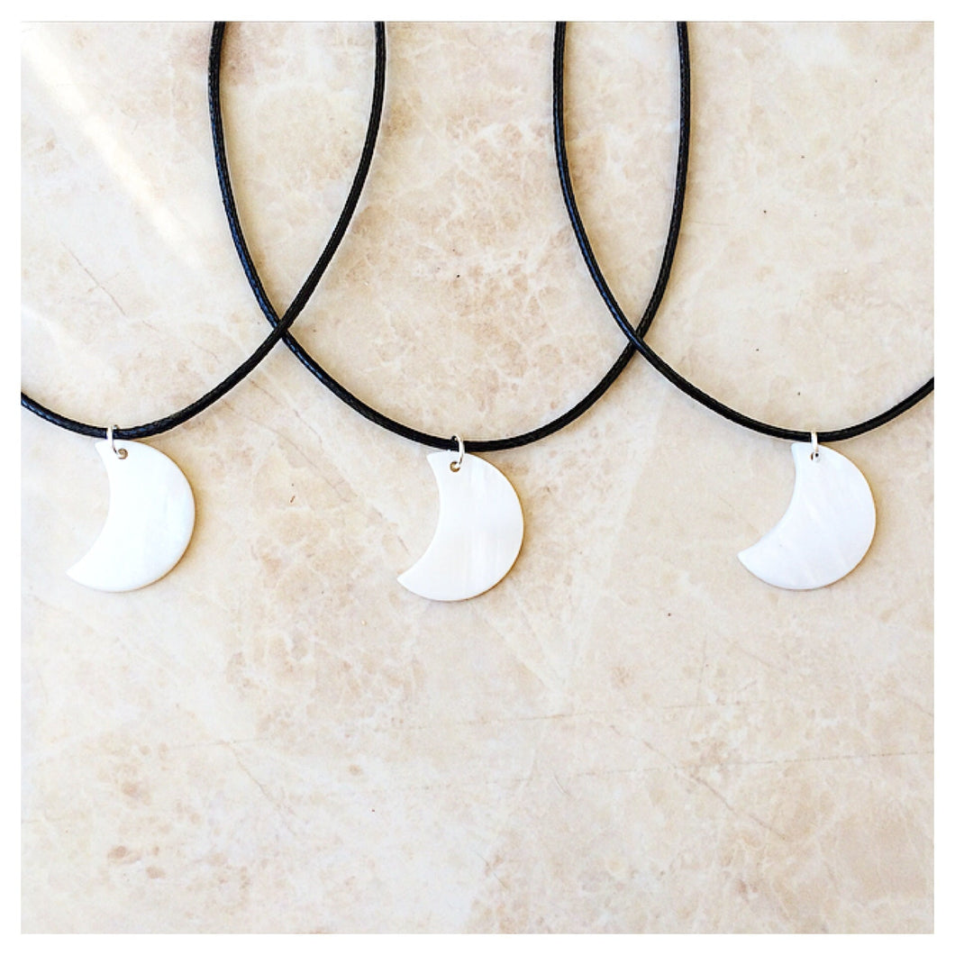 SHELL MOON CHOKER