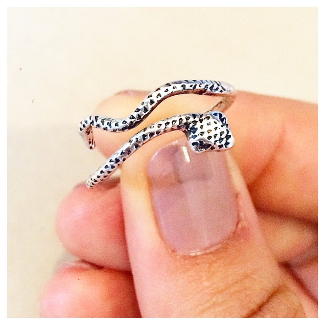 TEXTURED SNAKE WRAP RING