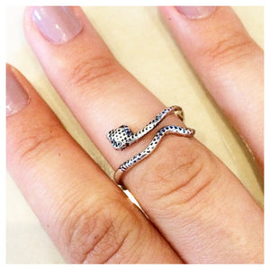 TEXTURED SNAKE WRAP RING